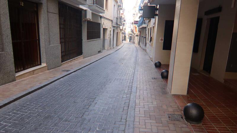 Benidorm implantará la plataforma única en las calles Santa Faz y Pérez Martorell para dejar el casco antiguo con el 100% de accesibilidad 